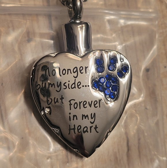 Other - NWT URN NECKLACE Forever In My HEART. STAINLESS STEEL